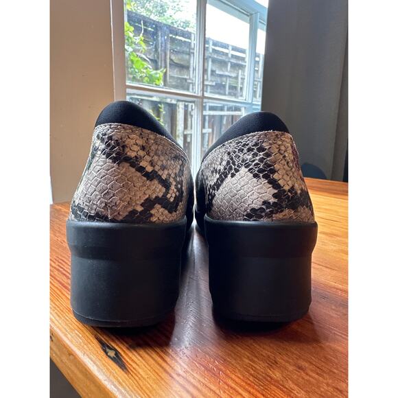 Clarks Black and Brown Wedge Shoes with Elegant Design - Picture 3 of 7